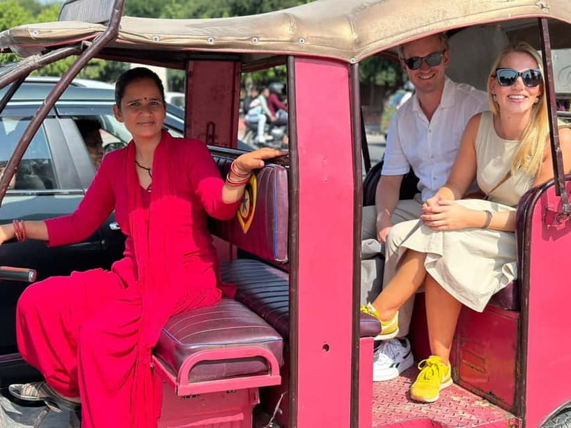 Jaipur Half-Day City Tour By E-Rickshaw with Female Driver - Hawa Mahal gives you Jaipur’s famous face