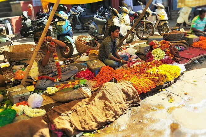 Jaipur Half-Day Tour with Flower Market by Tuk-Tuk or Car - Jaipur Flower Market: the most local hour