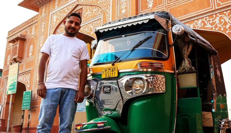 Jaipur: Private Full-Day City Tour By Tuk-Tuk with Pick-Up - A quiet pause at Royal Gaitor