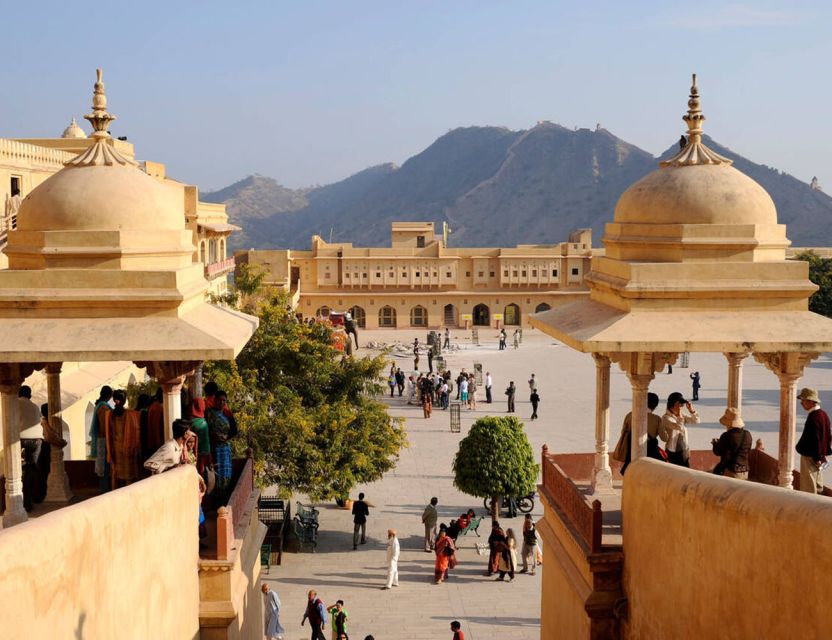 Jaipur Sightseeing by Tuk-Tuk: Temples, Palaces & Markets - Jaipur markets bring crafts into the day