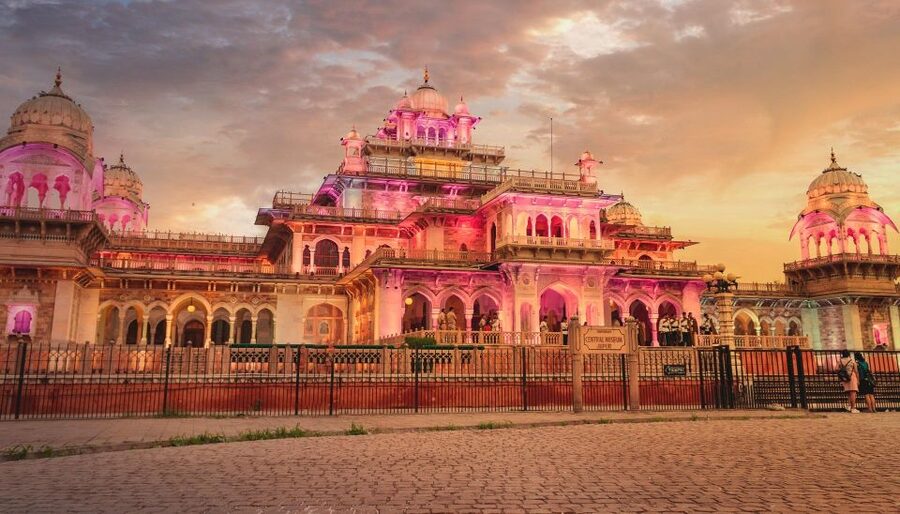Jaipur Sightseeing by Tuk-Tuk: Temples, Palaces & Markets - Hawa Mahal gives you the classic Jaipur opening