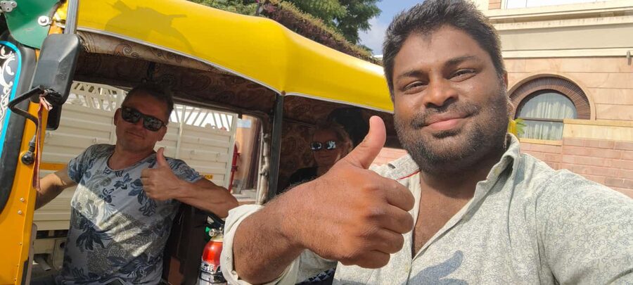 Jodhpur: Private Tuk-Tuk Tour with Pickup and Drop-Off - The driver’s local help may be the best part
