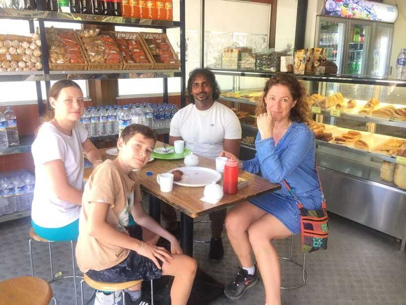 Kandy: All-day Ambuluwawa and Kandy City Tour by Tuk-Tuk - A free Sri Lankan lunch with several tastes