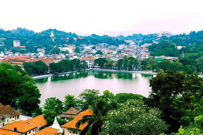 Kandy: All-day Ambuluwawa and Kandy City Tour by Tuk-Tuk - Ambuluwawa Tower and the first 40 minutes