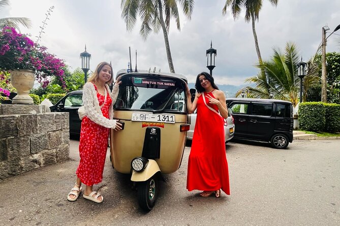 Kandy City Guided Tuk Tuk Tour with Lesley - Tea at New Giragama Tea Factory