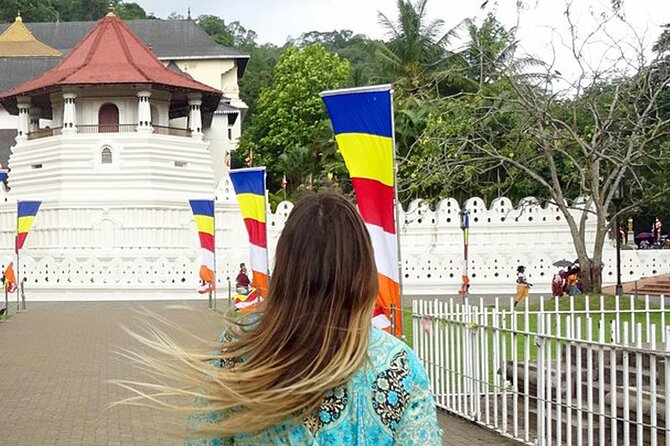 Kandy City Sightseeing Tour by Tuk Tuk - Climbing to Bahirawakanda and the Kandy viewpoint