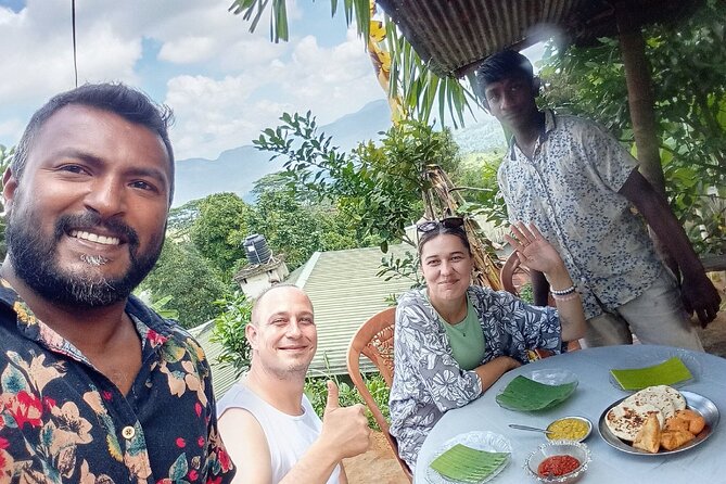 Kandy City Tour by Tuk Tuk with sana - Crafts in Kandy for 30 minutes