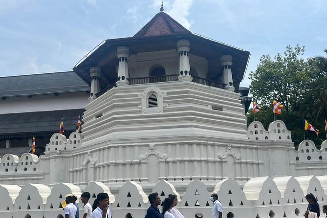 Kandy Heritage City Tour by tuktuk - Asgiriya Maha Viharaya and the Big Buddha