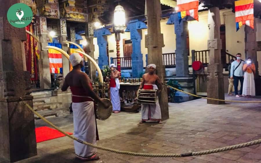 Kandy: Local Guided City Explore by Tuk Tuk - Guides and the personal side of the ride