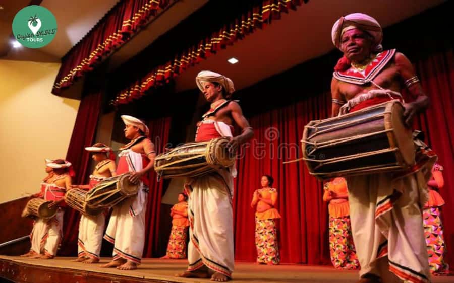 Kandy: Local Guided City Explore by Tuk Tuk - Kandy Lake and the central market