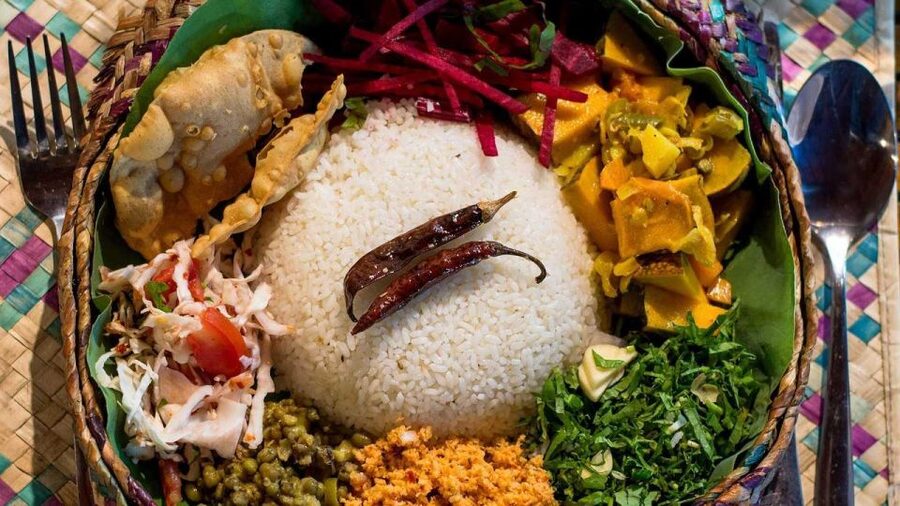 Kandy: Local Guided City Explore by Tuk Tuk - Peradeniya Royal Botanical Gardens