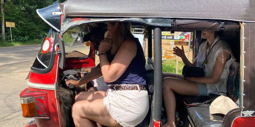 Kandy: Private City Highlights Guided Tour by Tuk-Tuk - What to pack for Kandy’s temples and hills