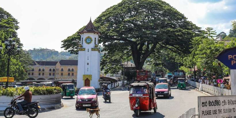 Kandy: Private Guided City Tours by Tuk Tuk Sightseeing Tour - Kandy View Point and Bahirawakanda Buddha Statue