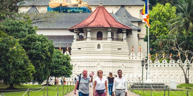 Kandy: Private Guided City Tours by Tuk Tuk Sightseeing Tour - Temple of the Tooth: begin with Kandy’s spiritual center