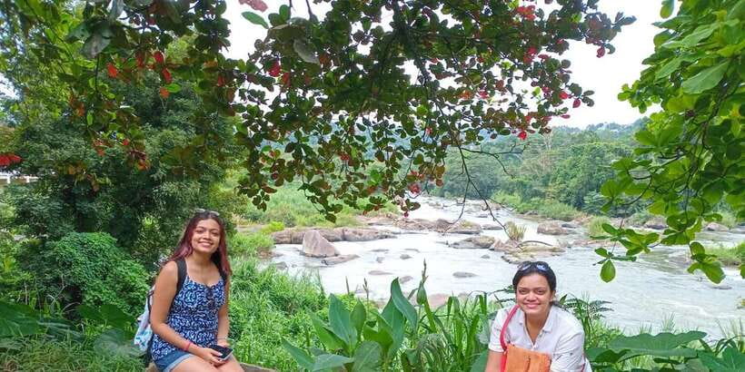 Kandy: Private Guided Tour with Local Highlights by Tuk Tuk - Entering the Sacred Temple of the Tooth