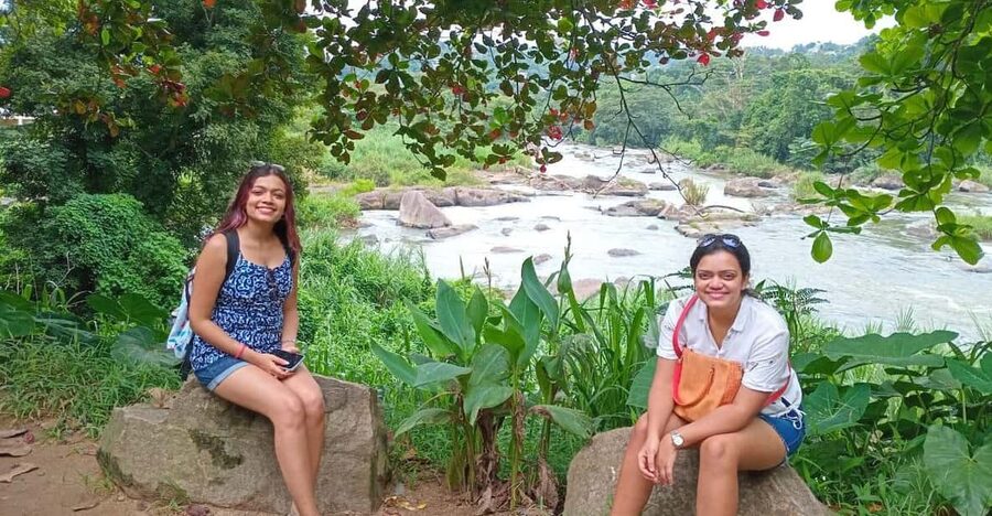 Kandy: Private Guided Tour with Local Highlights by Tuk Tuk - A Buddhist temple above the city
