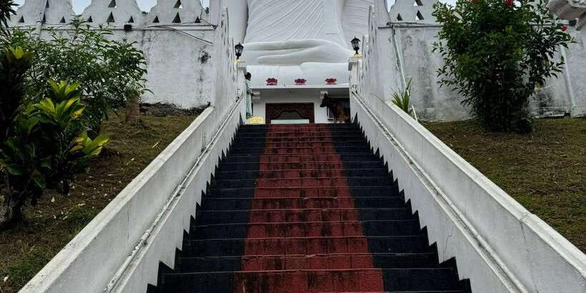 Kandy: Private Guided Tour with Local Highlights by Tuk Tuk - Starting in Kandy with a local guide