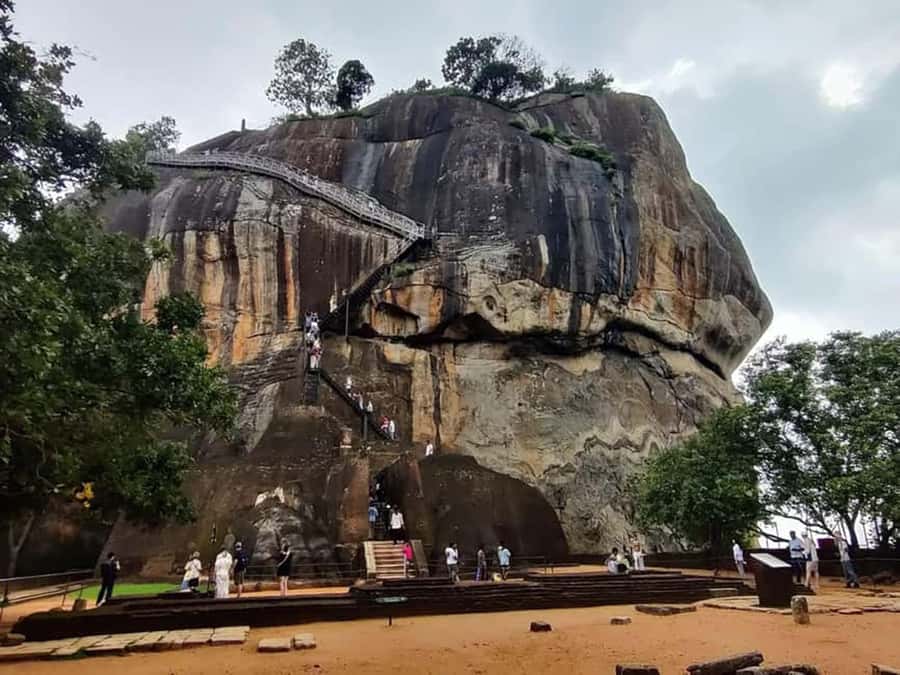 Kandy: Sigiriya and Dambulla Day Trip with Tuk Tuk Ride - Sigiriya Rock and the two-hour visit