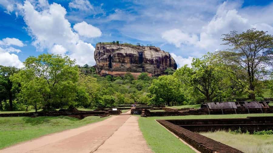 Kandy: Sigiriya and Dambulla Day Trip with Tuk Tuk Ride - What to bring for a smoother day