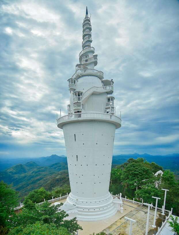 Kandy to Ambuluwawa Tuk Tuk Tour - Starting at the Temple of the Tooth Relic