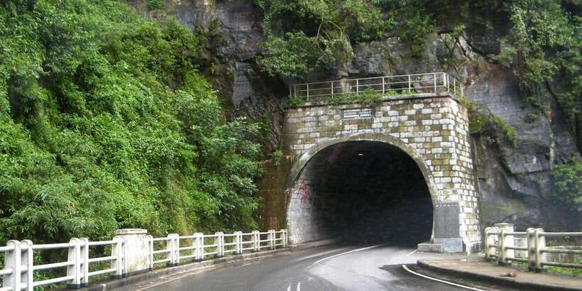 Kandy To Nuwara Eliya Day Tour By Tuk Tuk Sri lanka - Starting near Asgiriya Stupa and the wood-carving workshop