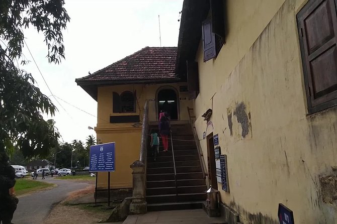 Kochi private Tuk-Tuk (Auto Rickhaw) Tour - Fort Kochi Beach, markets, and old warehouses