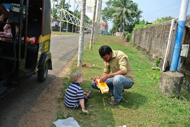 Kochi’s Best TukTuk Sightseeing Tour with Local Driver - St. Francis Church and the Dutch Cemetery