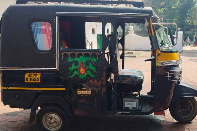 Kochi Tuk-Tuk Tour with Pickup From Cruise Ships - Meeting your driver outside the cruise port