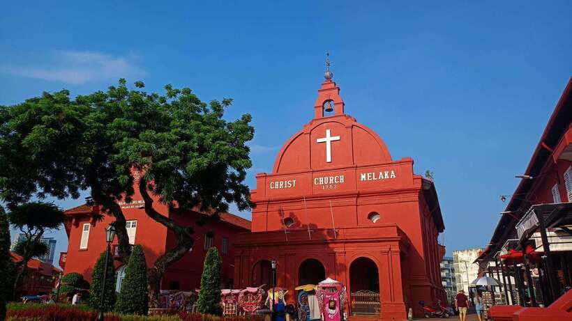 Kuala Lumpur: Private Malacca Night Tour w/Cruise & Trishaw - Walking toward Chinatown and Jonker Street