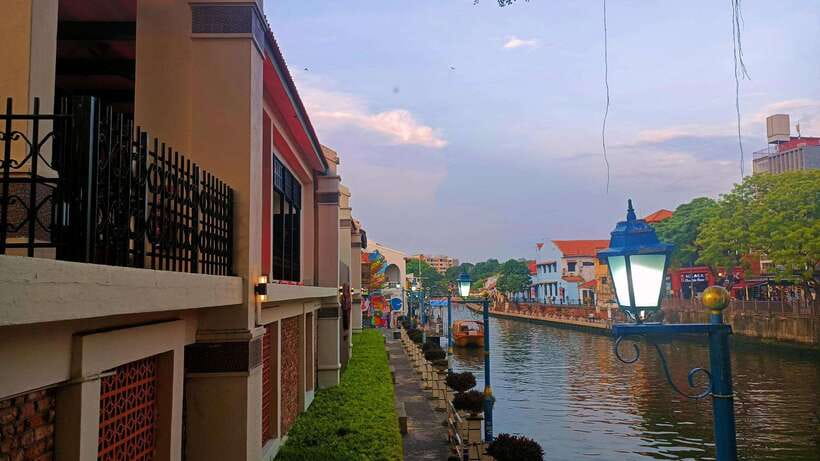 Kuala Lumpur: Private Malacca Night Tour w/Cruise & Trishaw - What the $106 price really includes