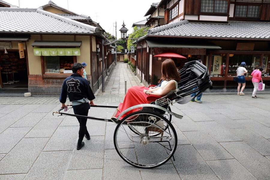 Kyoto: Private Rickshaw Tour of Gion and Higashiyama Area - Starting by Kodaiji Temple on Nene Street