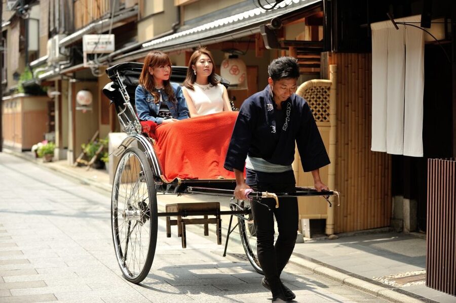 Kyoto: Private Rickshaw Tour of Gion and Higashiyama Area - Comfort, safety, and family rules
