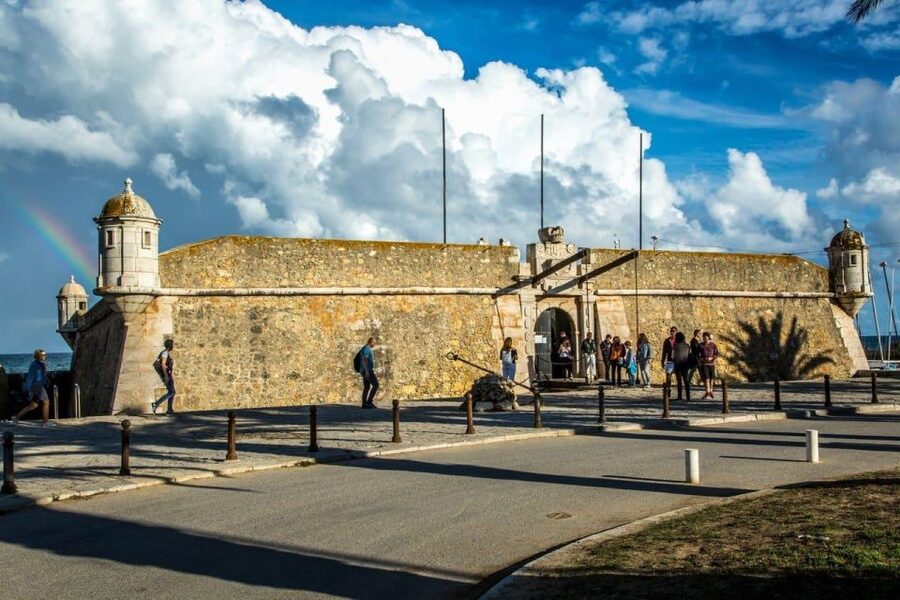Lagos: Old Town, New Town, and Beaches Tuk Tuk Tour - What the 90-minute route gives you