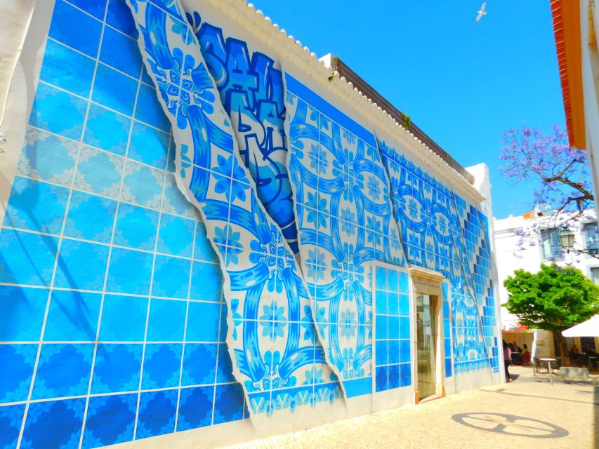 Lagos: Old Town, New Town, and Beaches Tuk Tuk Tour - Photo stops near the rock formations