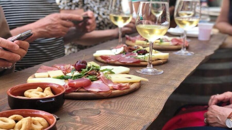 Lecce: Guided Tour & Wine Tasting by Rickshaw - Key points at a glance