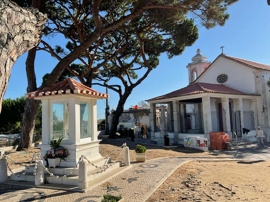 Lisbon:2-hour sightseeing TukTuk Tour with free Pickup - Alfama: Lisbon at its most atmospheric