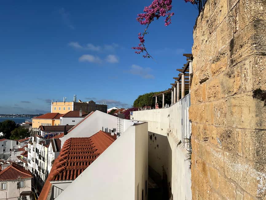 Lisbon:2-hour sightseeing TukTuk Tour with free Pickup - Starting near Praça do Comércio