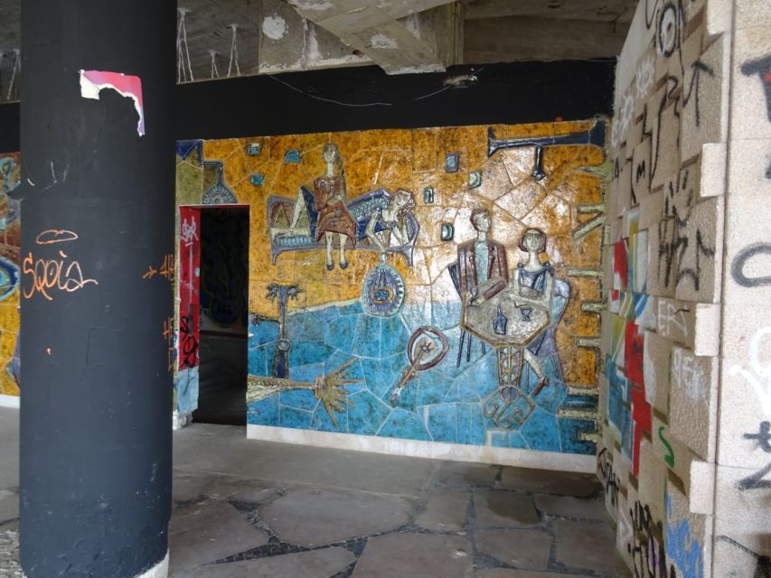 Lisbon: 2 hours Private City Highlights Tuk-Tuk Tour for two - São Vicente, the National Pantheon, and Alfama