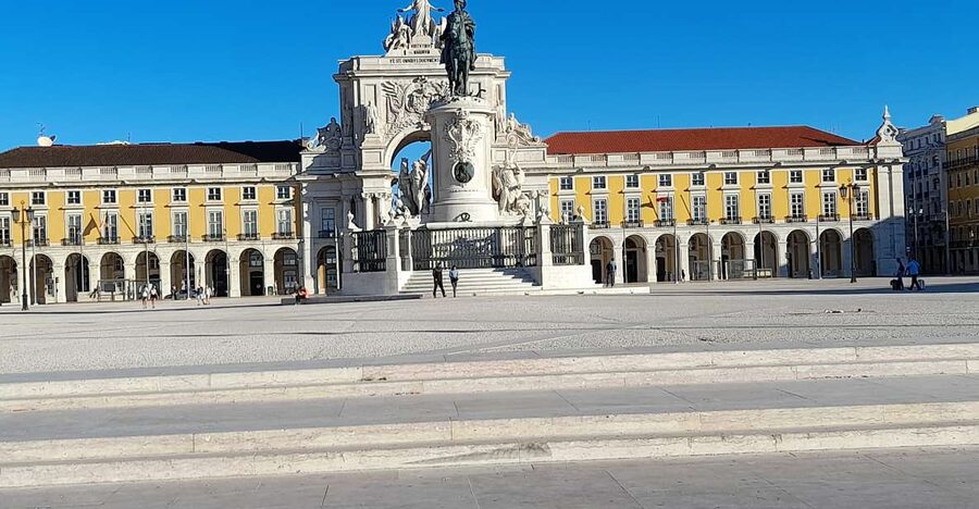 Lisbon: 2 hours Private City Highlights Tuk-Tuk Tour for two - Praça do Comércio and Lisbon’s central opening scene