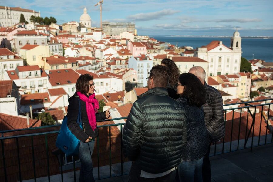 Lisbon: 2h Old Lisbon Tuk Tuk Tour - Lisbon Cathedral and the climb to Portas do Sol