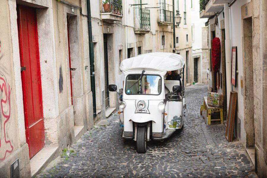 Lisbon: 2h Old Lisbon Tuk Tuk Tour - Carmo Convent and the final viewpoint