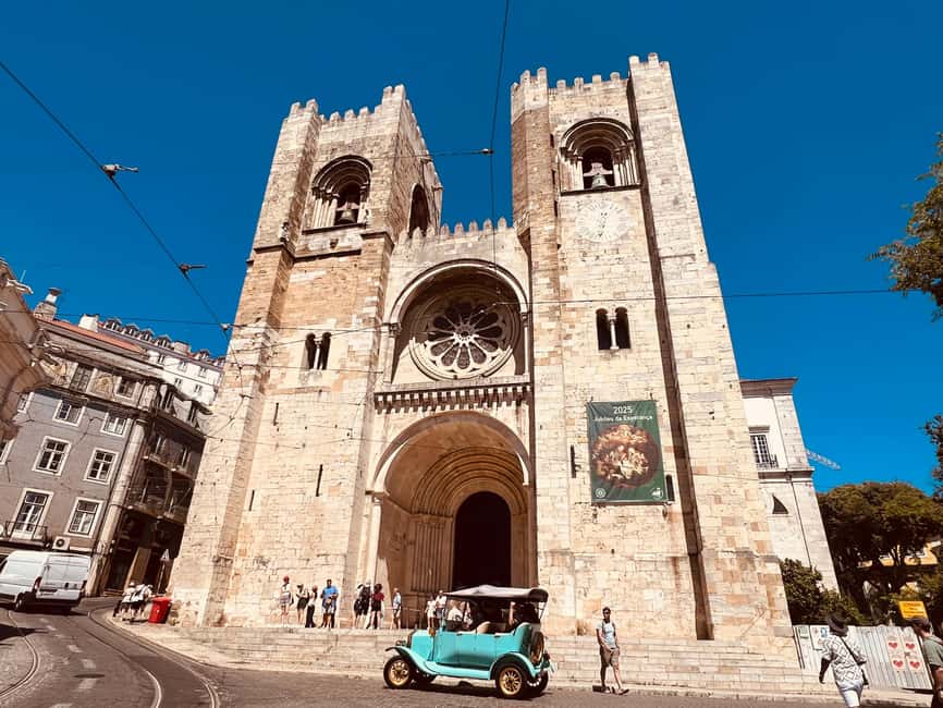 Lisbon: Alfama Old Town, Viewpoints and More TukTuk Tour - São Vicente de Fora and the National Pantheon