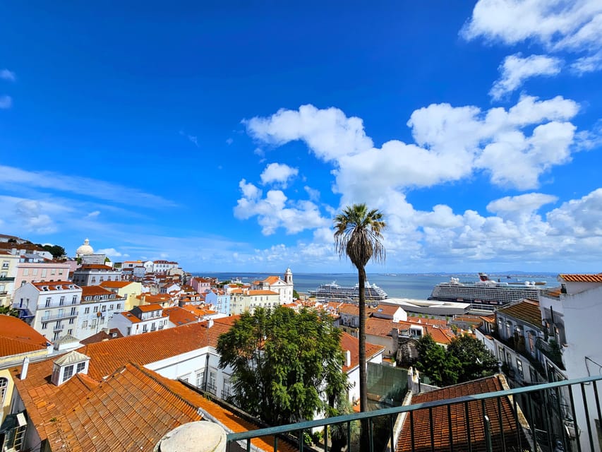 Lisbon: Alfama tour by tuktuk private, up to 90 min - Commerce Square and Lisbon Cathedral