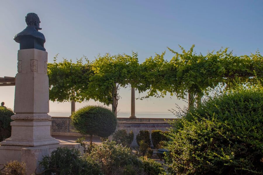 Lisbon: All Viewpoints Tuk-Tuk Tour with a True Local Guide - Graça and Senhora do Monte: the high point of the route