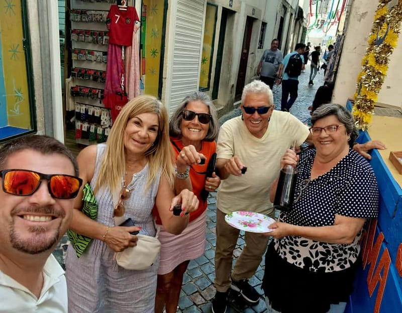 LISBON: Amazing Tuktuk tours with a local portuguese guide - Why a tuk-tuk makes sense in Lisbon