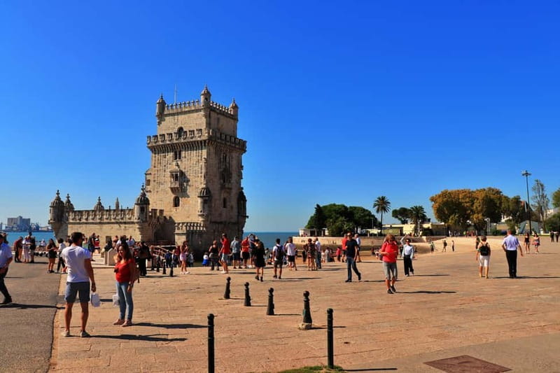 LISBON: Amazing Tuktuk tours with a local portuguese guide - Viewpoints above Lisbon