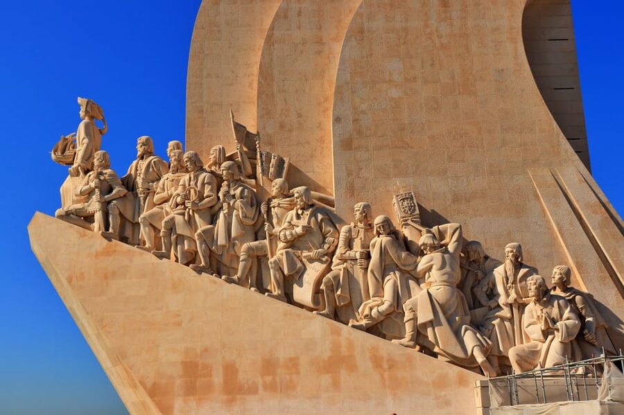 LISBON: Amazing Tuktuk tours with a local portuguese guide - Tiles, churches, funiculars, and small discoveries