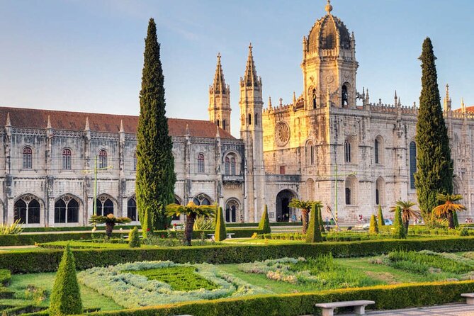 Lisbon & Belém: Private Tour half day trip by Electric Tuk Tuk - Lisbon Cathedral and the first view of Alfama