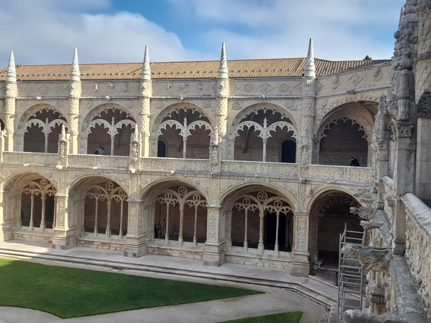 Lisbon: Belem Private Tuk-Tuk Tour for 2 hours - Jerónimos Monastery and the Manueline style