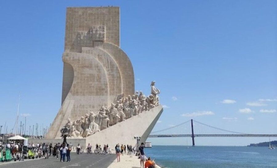 Lisbon: Belém Tuk Tuk Tour with Pastéis de Belém - The Monument to the Discoveries